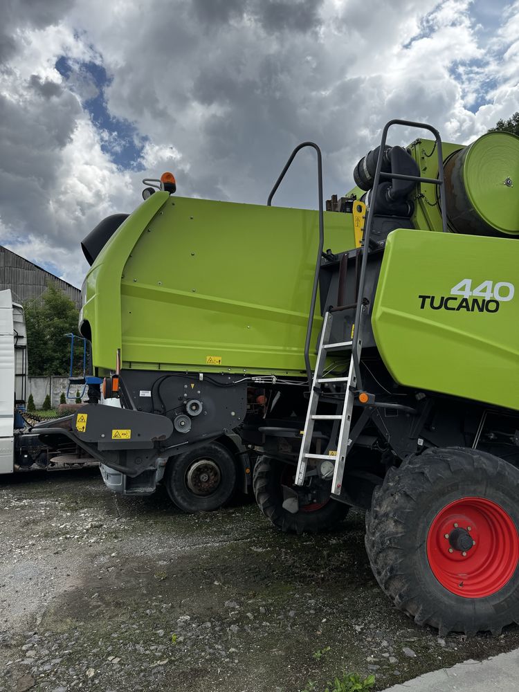 Комбайн Claas Tucano 440