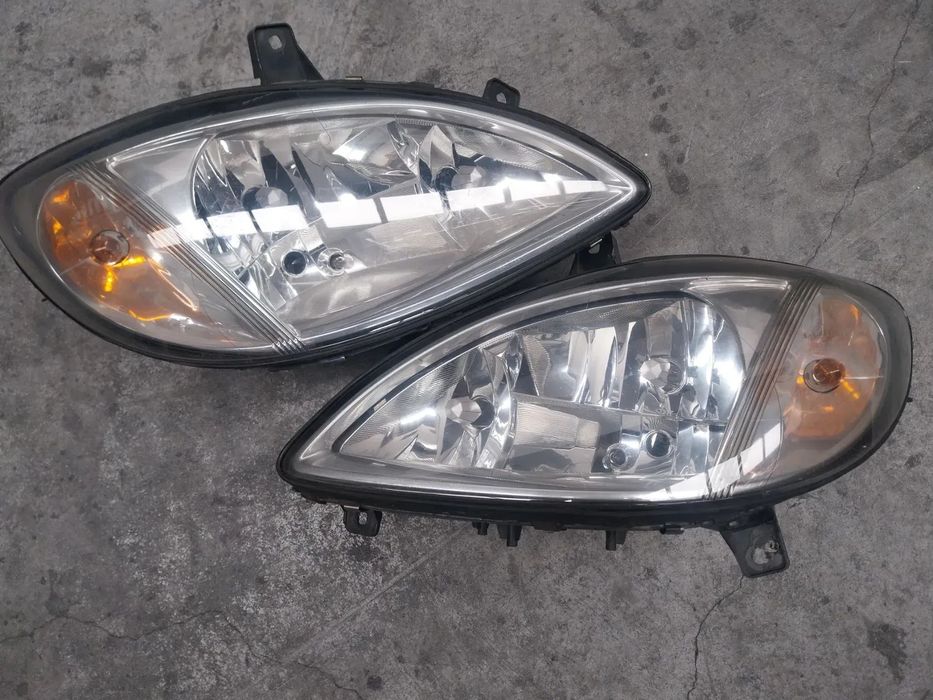 Farois frente Mercedes-Benz Vito ano 2004