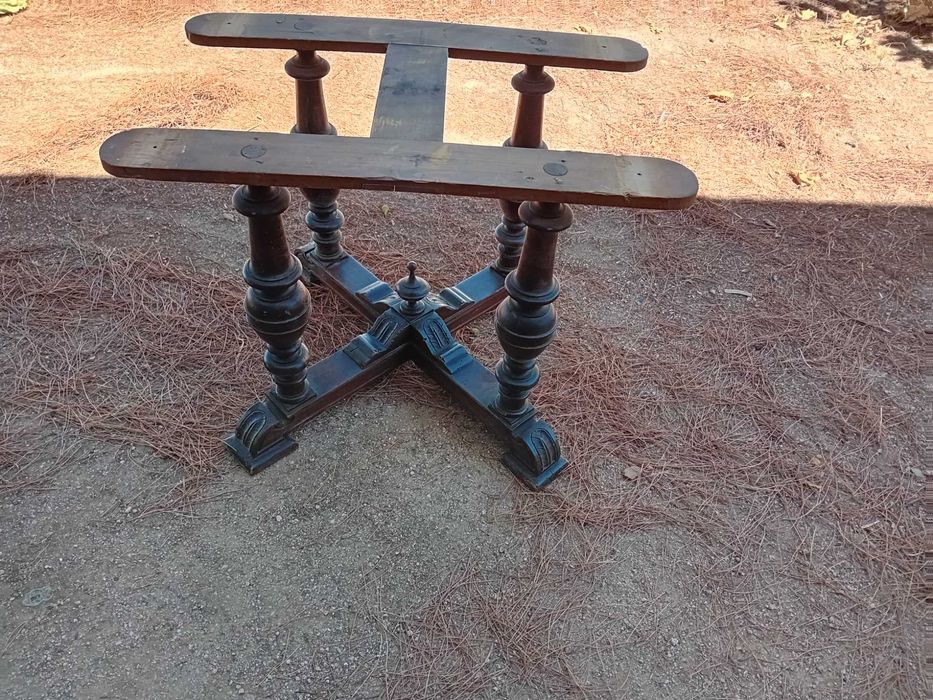 Mesa de casa de jantar muito antiga