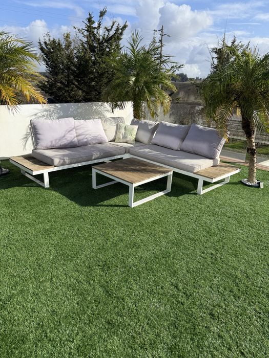 Conjunto de exterior — sofá em L + mesa de centro