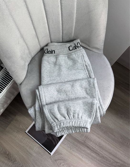нові джогери Calvin Klein