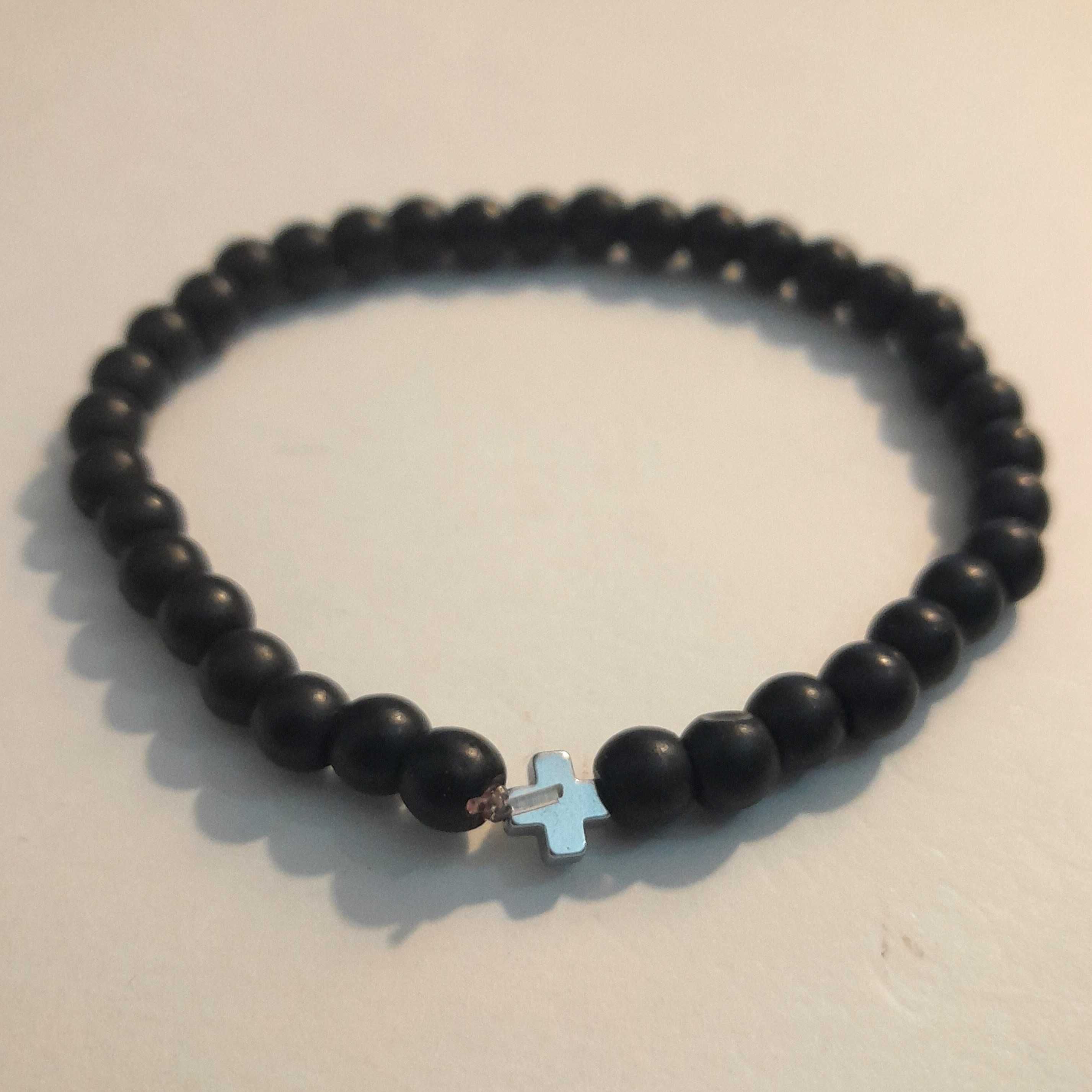 Pulseira com pingente cruz ou flor de lotus