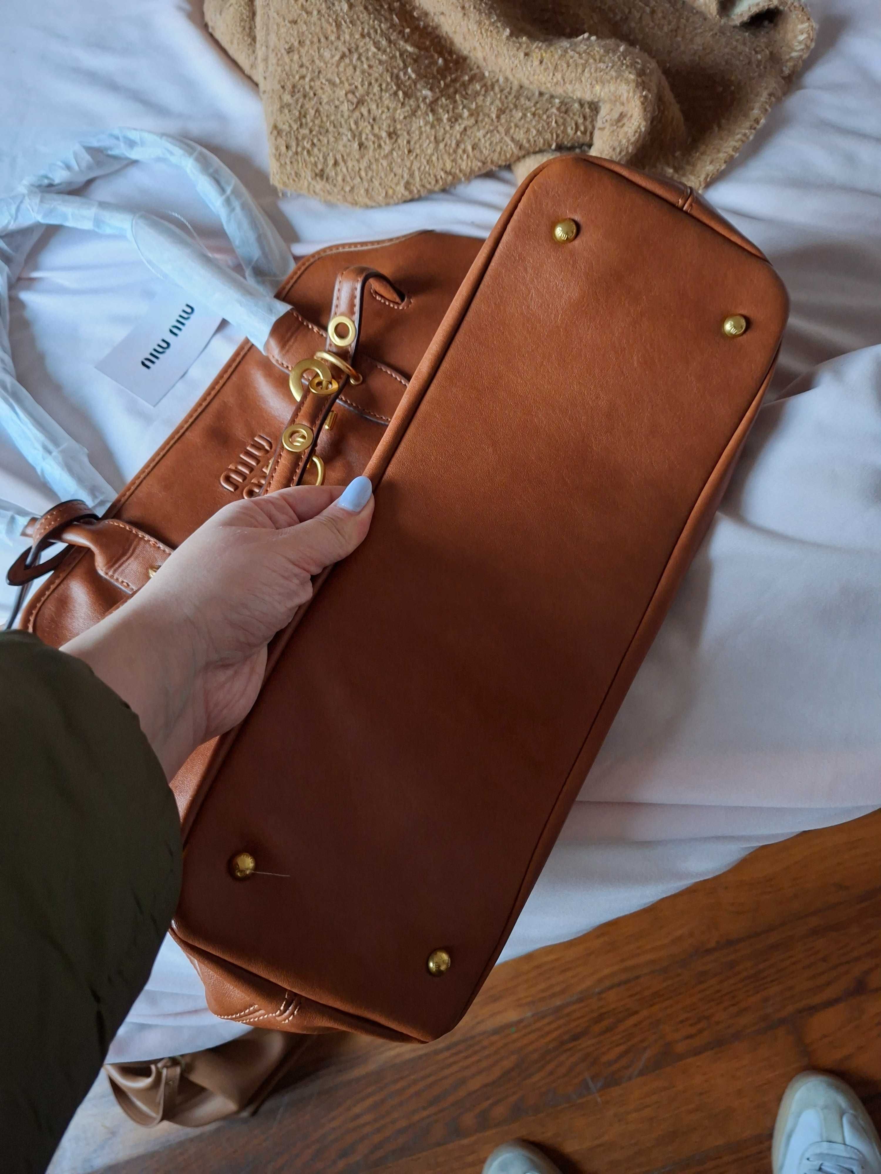 Bolsa Miu Miu Aventure (castanha)