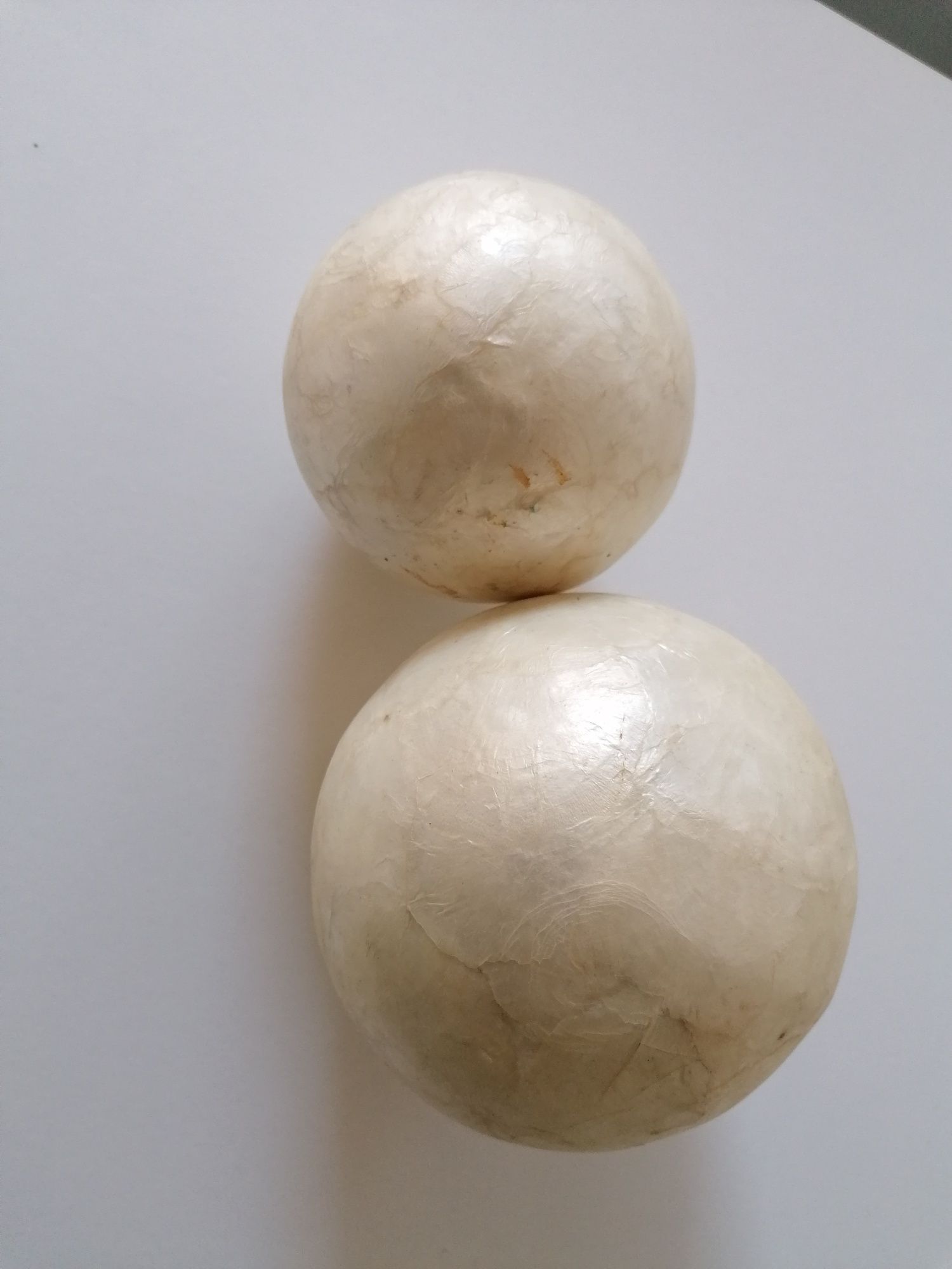 2 esferas decorativas em madre pérola
