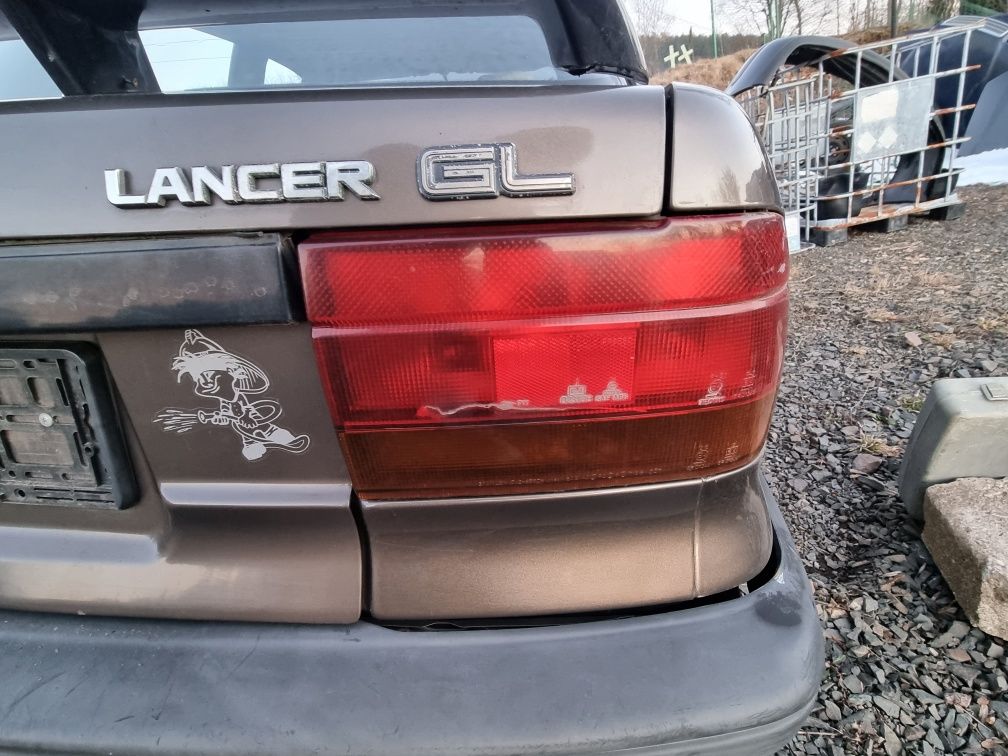 Lampy  światła  klosze lancer mitsubishi  1991r