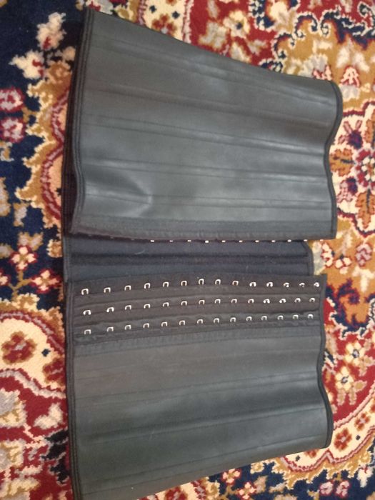 Обалденный корсет,отлично утягивает