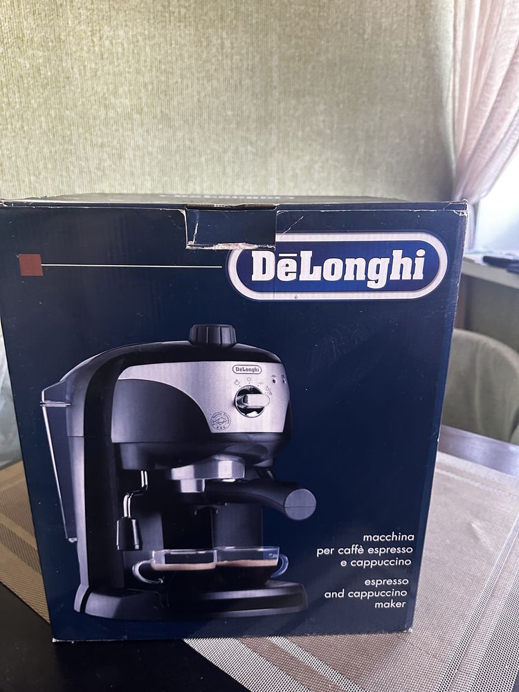 Кофеварка, кофемашина DeLonghi