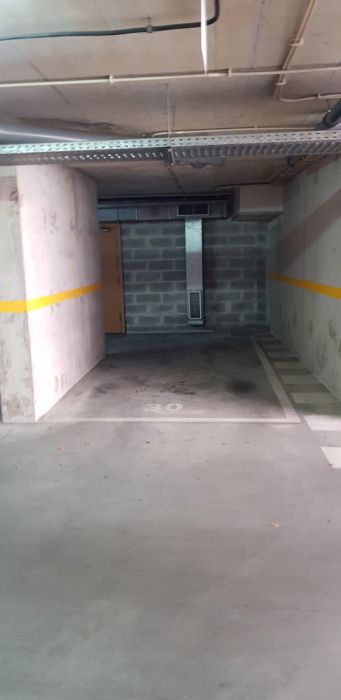 Garagem / lugar estacionamento, laranjeiras Lisboa