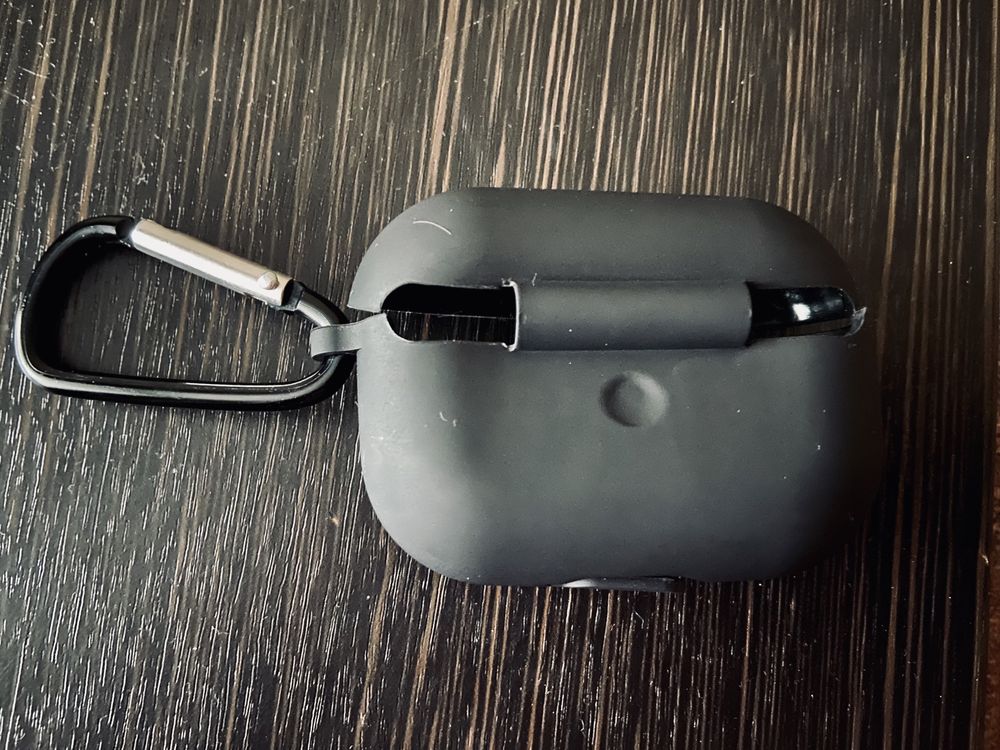 Продам силиконовый чехол для Apple AirPods Pro