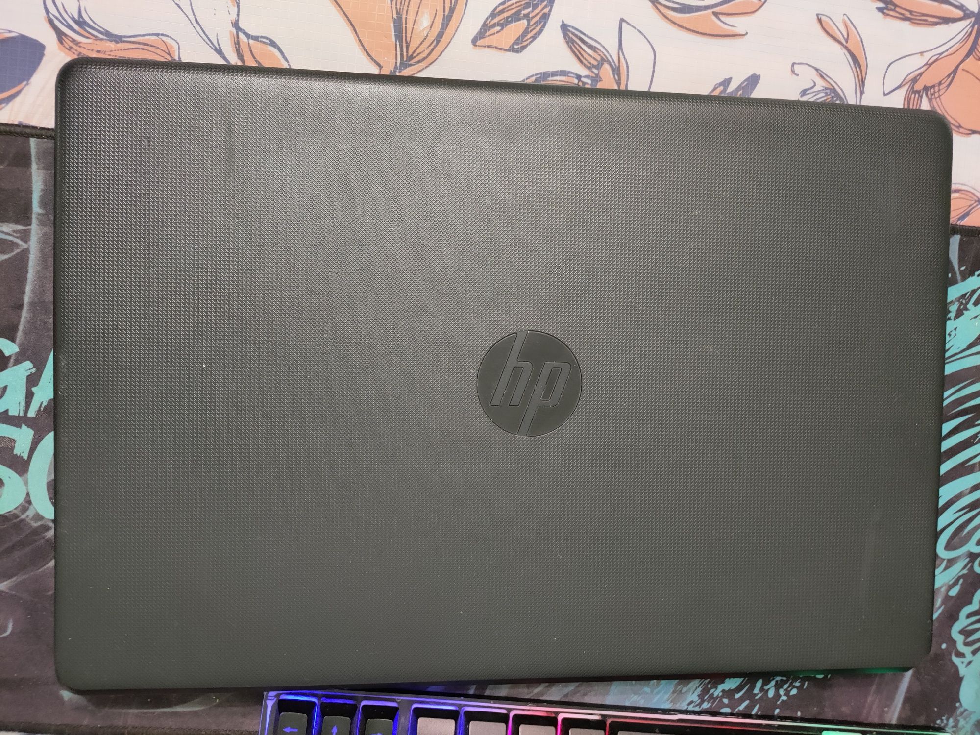 Ноутбук HP Radeon 17"3/R5 M330/N3710/8озу