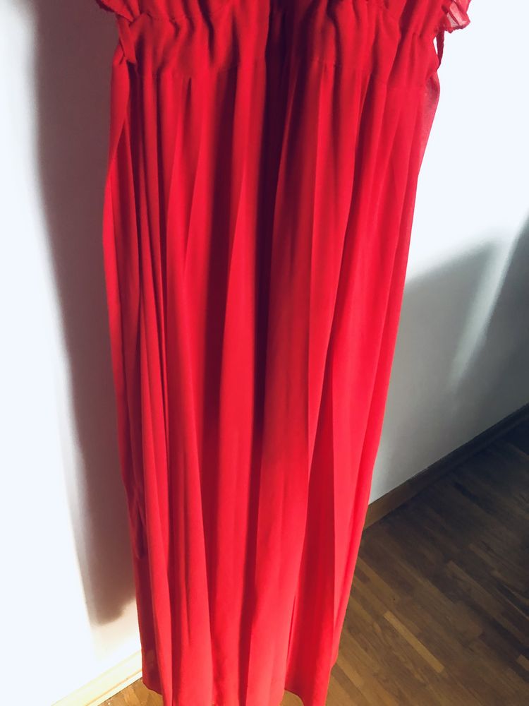 Piękna sukienka czerwona