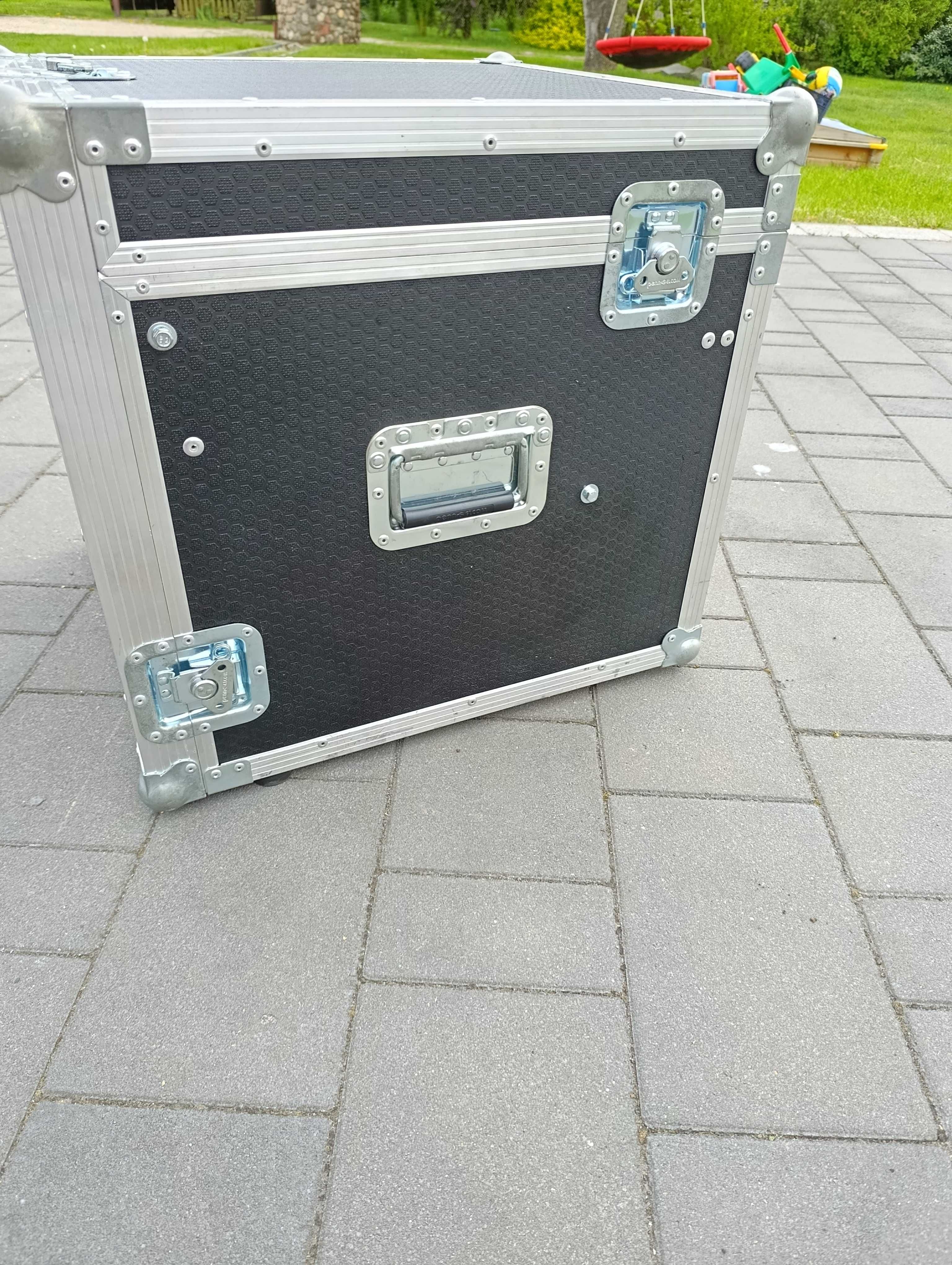 Case / Kątowy / Skrzynia