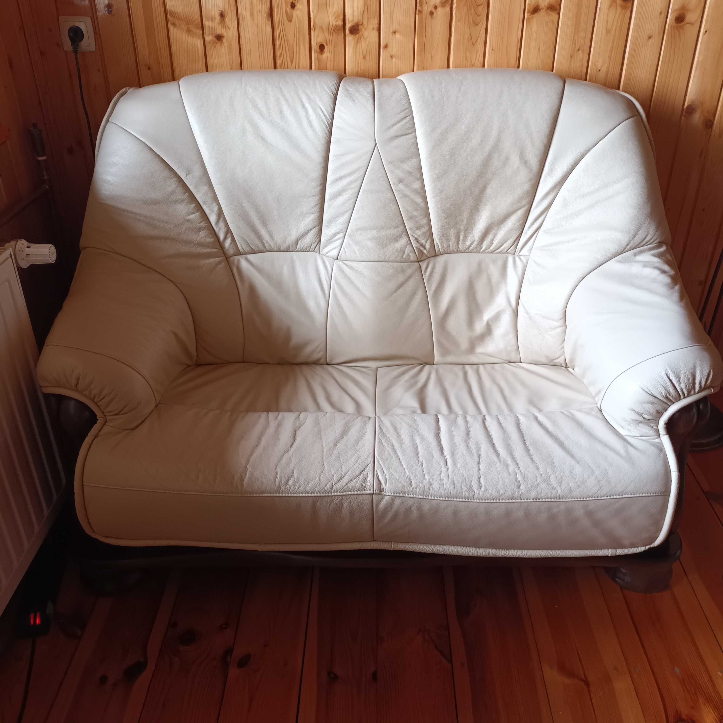Skórzany zestaw wypoczynkowy, sofa i pufy