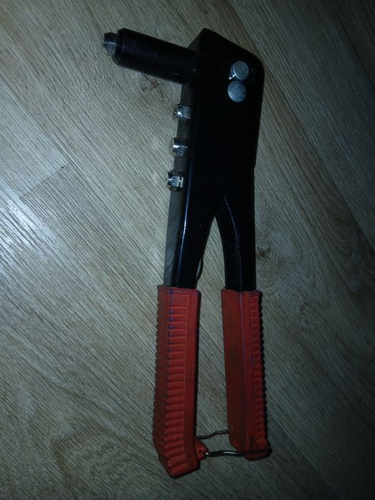 Заклепочный пистолет