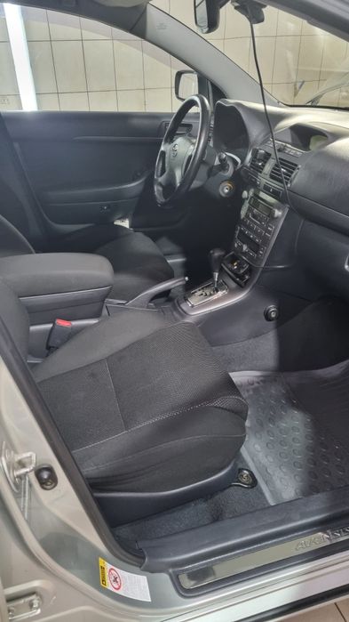 Продаж Тойота Авенсіс