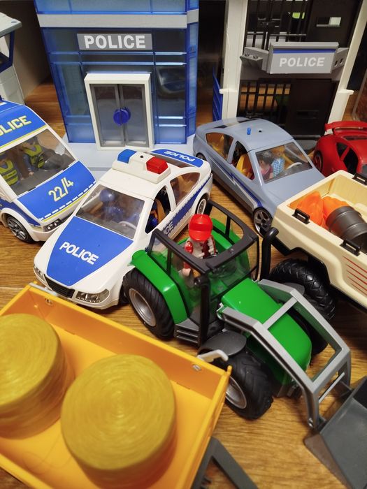 Багато різних машинок Playmobil плеймобіль
