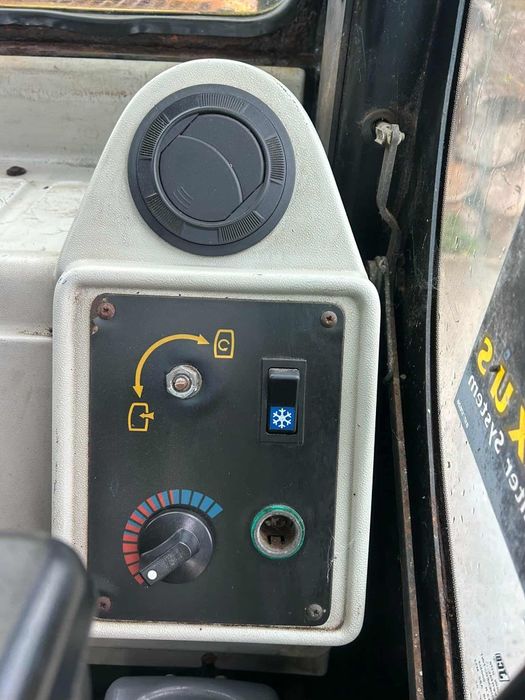 Koparka kołowa JCB JS130W 2007