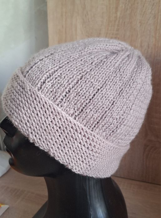 Czapka z wełny  dwu stronna.