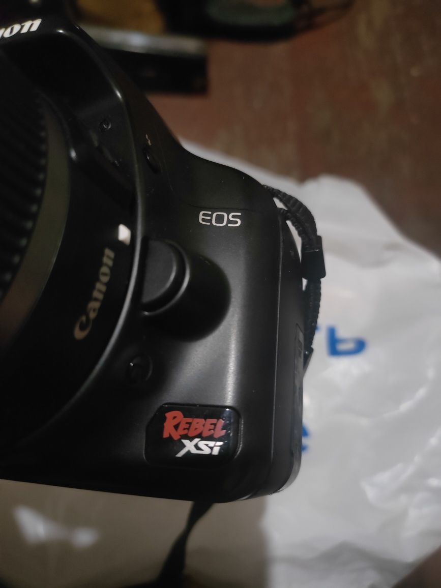 CANON REBEL EOS XSI в отличном состоянии.