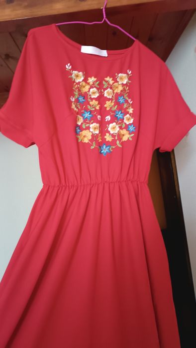 Плаття з вишиванкою з поясом