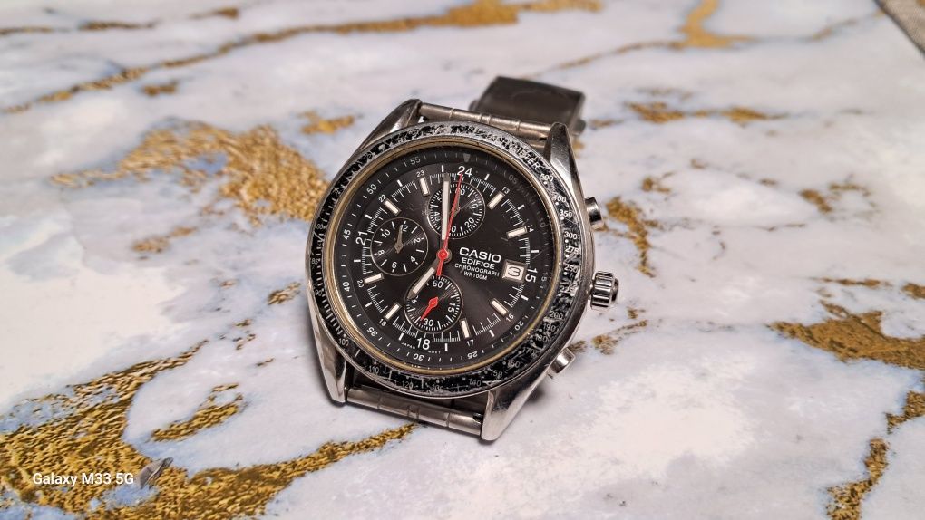 Продам часы хронограф Casio
