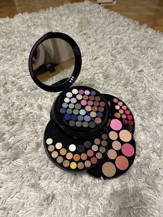 Glam Palette Douglas