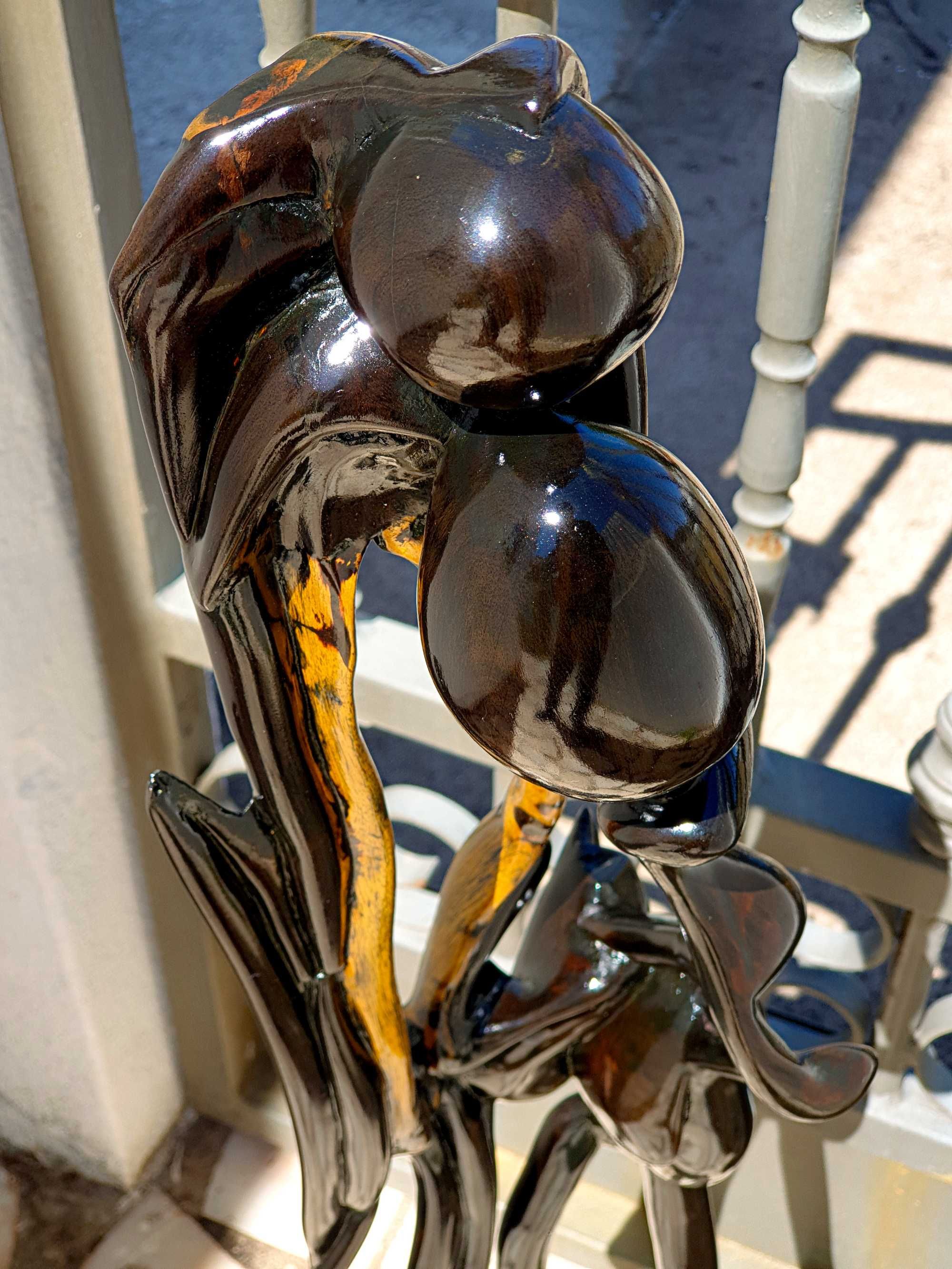 Escultura em madeira africana rara feita de madeira Mpingo da Tanzânia