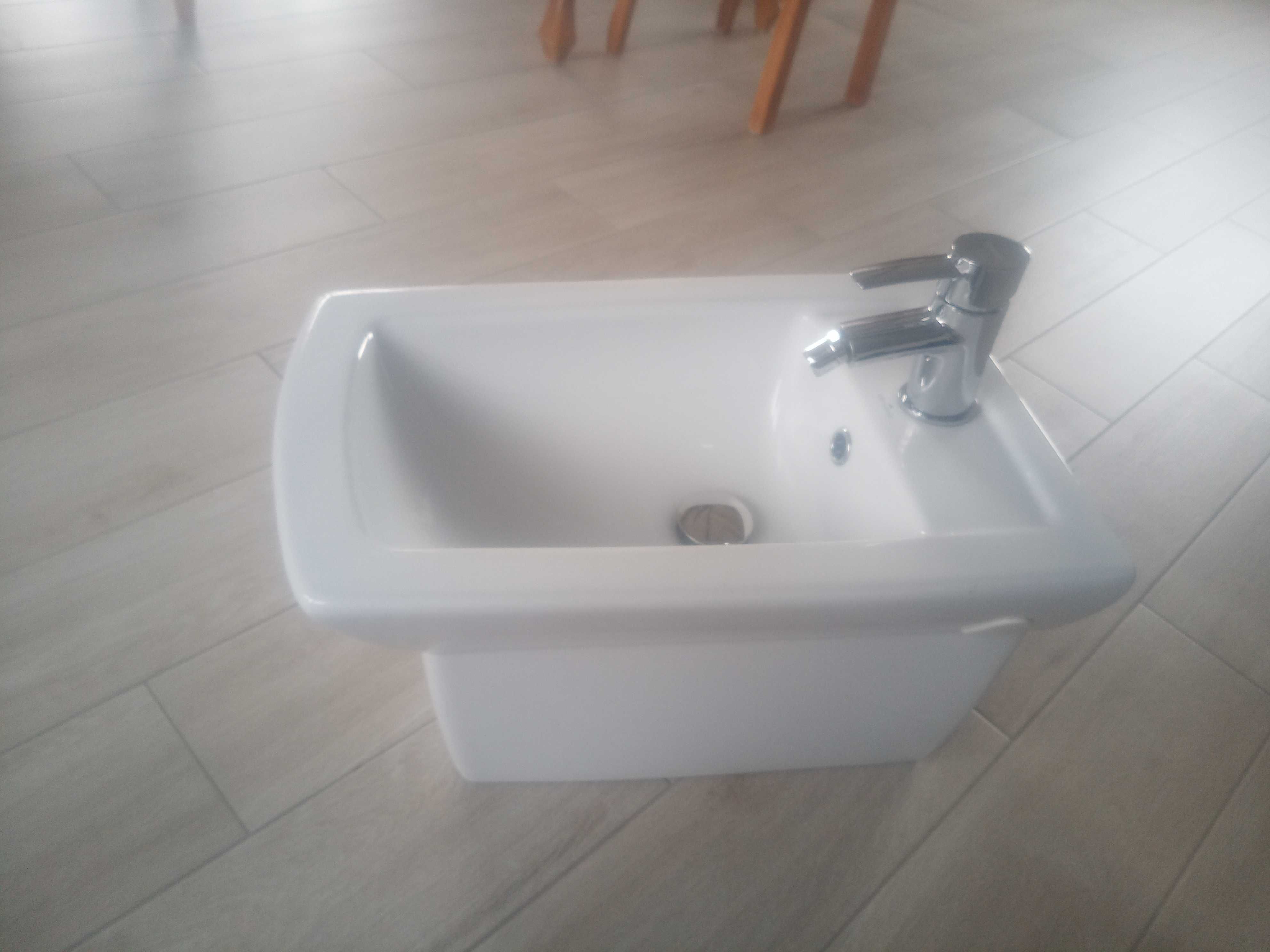 Bidet podwieszany