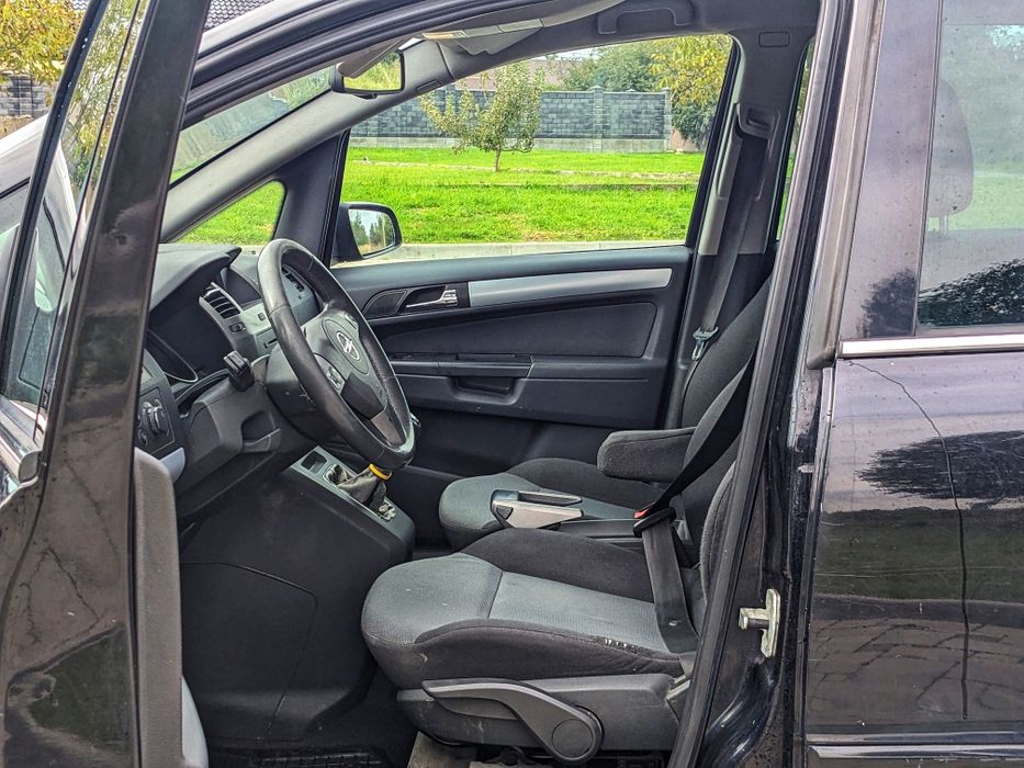 Opel Zefira 1.9дизель мінівен 7 місць 2006р в Україні