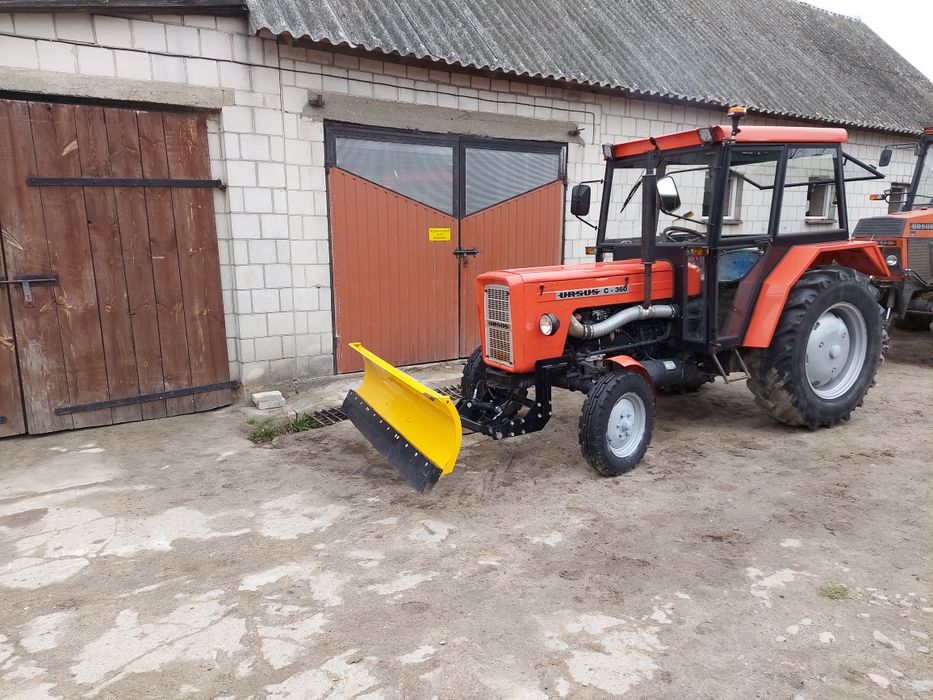 Odśnieżanie wynajem traktora