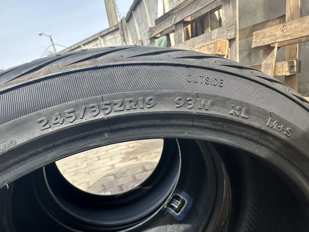 Резина Advanta всесезон. 245/35 R19