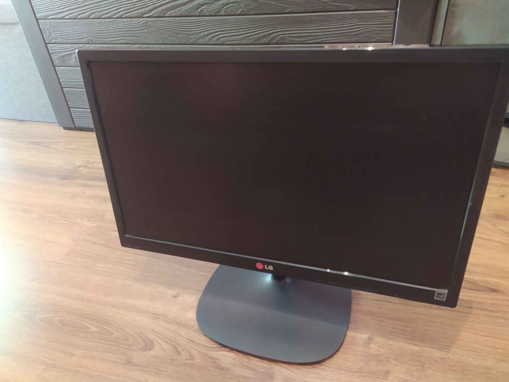 Monitor LG 22M35