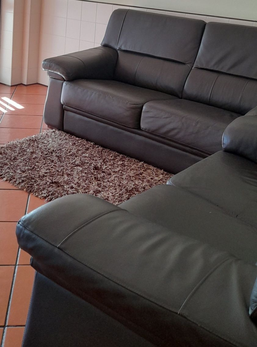 Conjunto de Sofás em Pele