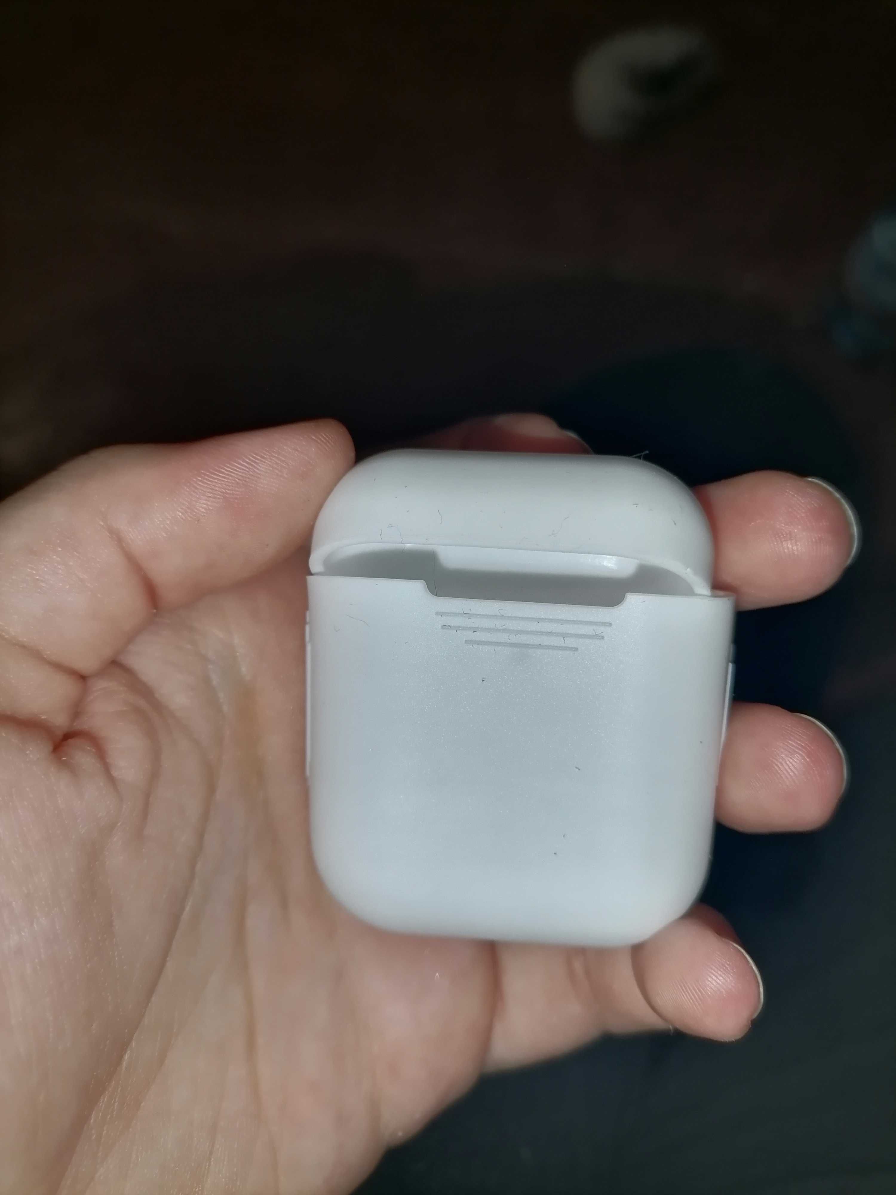 Чехол на наушников Airpods Pro 4