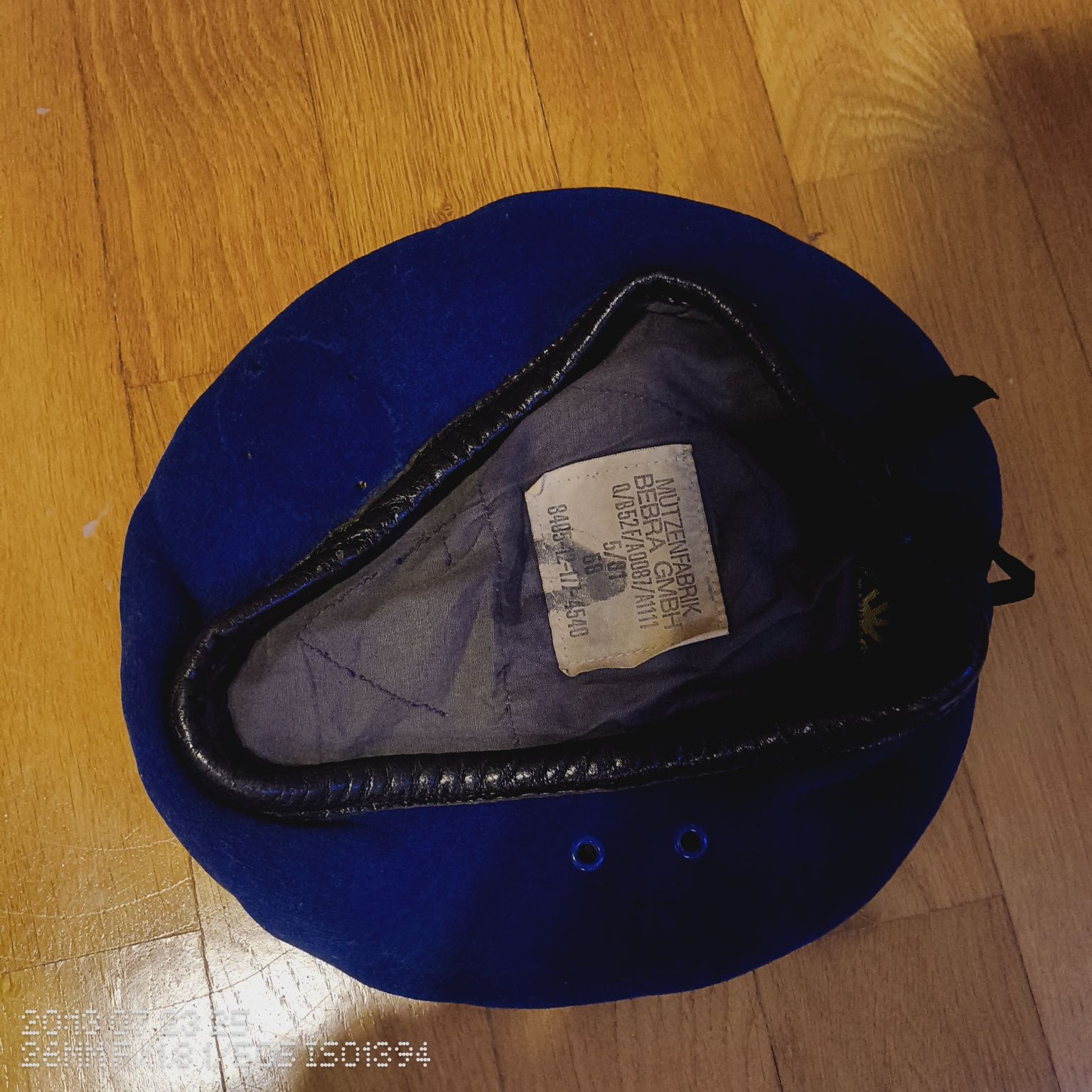 Niebieski beret używany