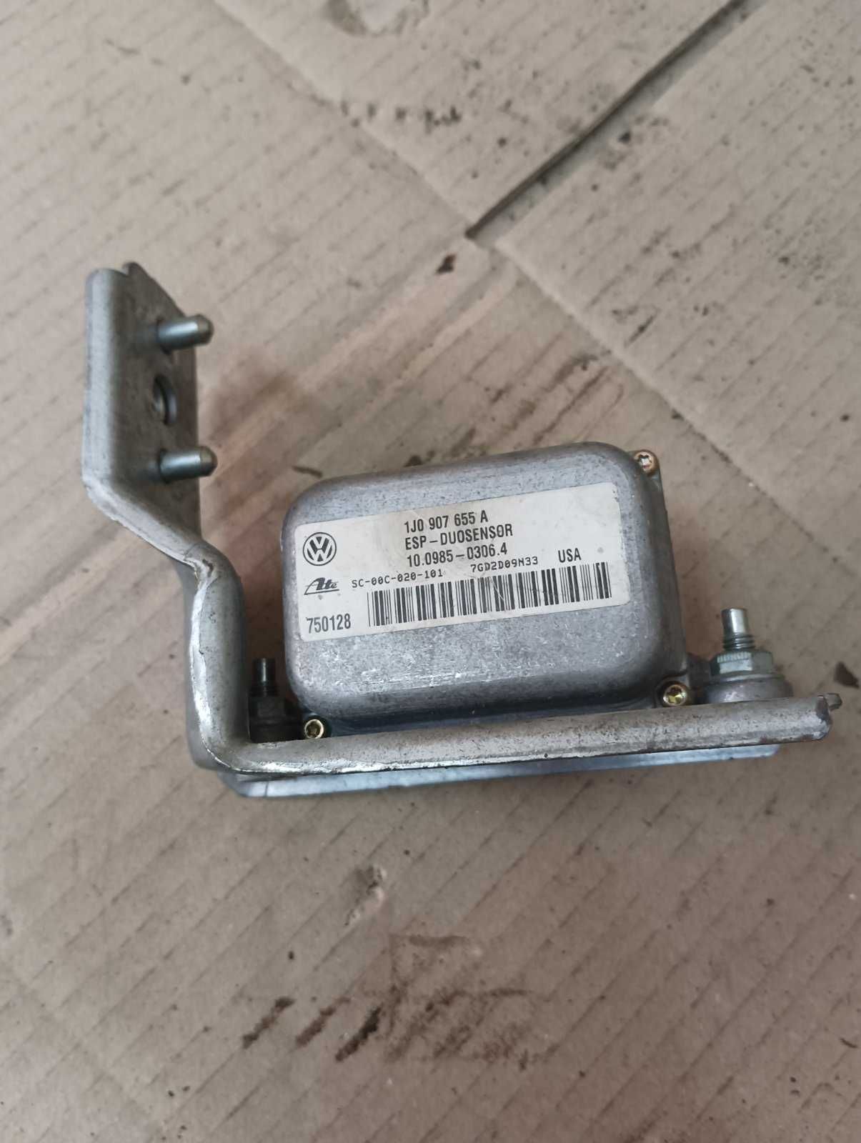 Датчик прискорювача 1j1 907 655 A  1j0 907 637 D VW Golf 4 1.9 TDI