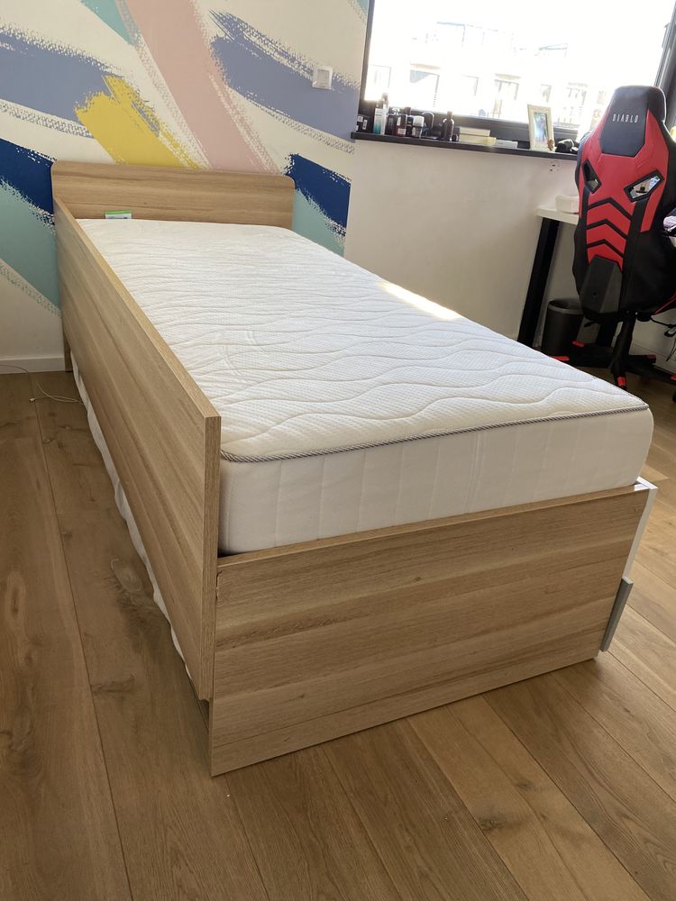 Sprzedam łóżko z dodatkowym materacem