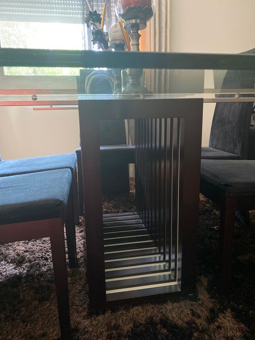 Mesa de jantar com cadeiras como novo