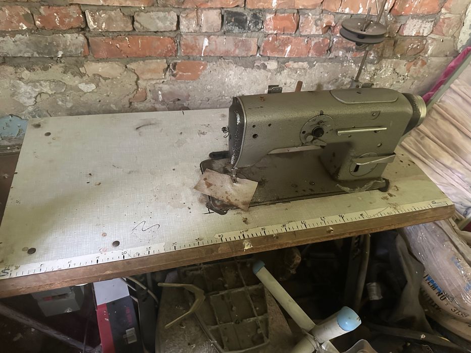 Продам Швейною машинку