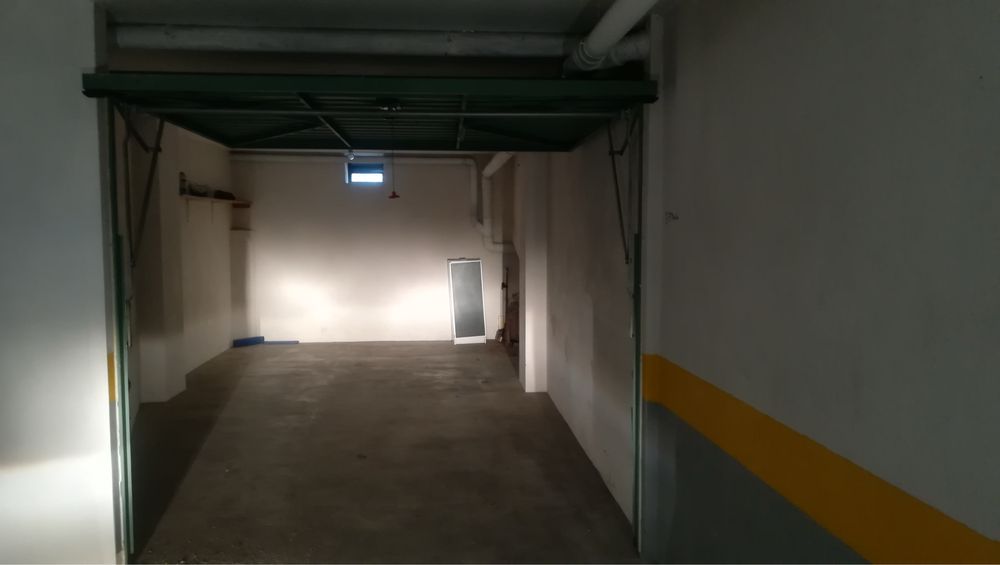 Garagem BOX. ( CENTRO DE VISEU ) ALUGAR