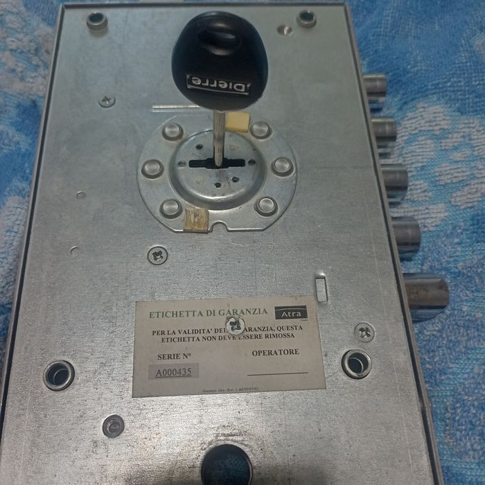 Продам італійський замок Dierre