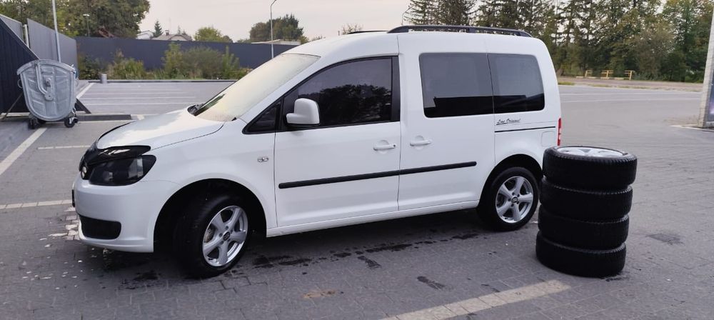 Volkswagen Caddy 2015 року, дизель 1.6.