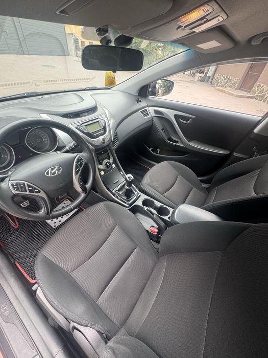 Hyundai Elantra 2012 року | 1.8 бензин/газ | Механіка