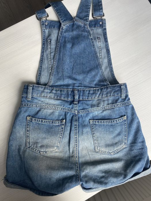Джинсовий комбінезон на дівчинку