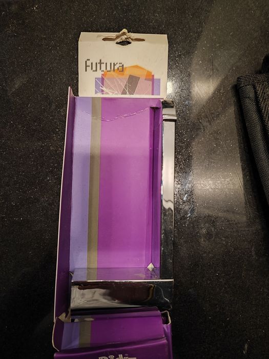 Uchwyt na papier toaletowy Futura
