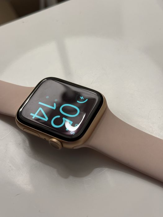 Apple Watch Series 6 GPS 44mm Gold Aluminum Case