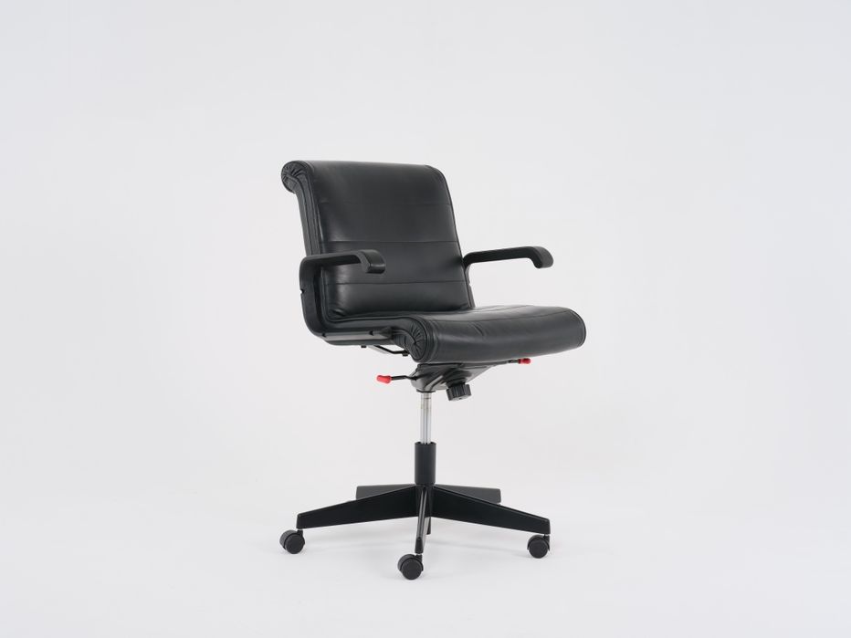 Cadeira executiva Sapper Chair by Richard Sapper para Knoll