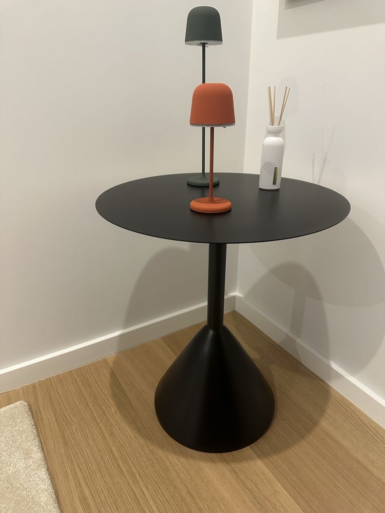 Mesa em ferro na cor preta