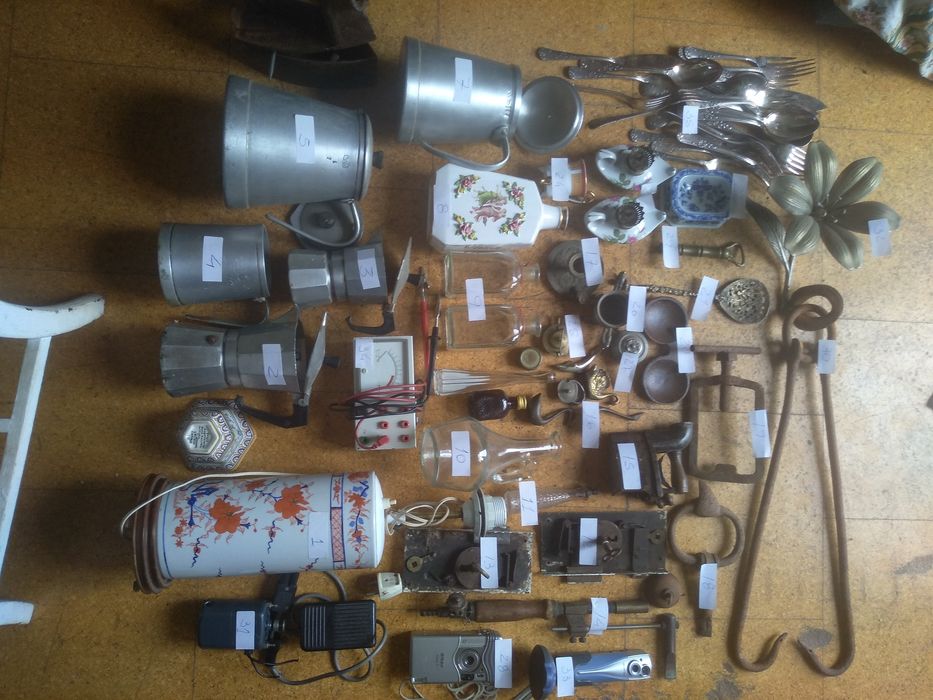 Peças antigas de épocas diferentes