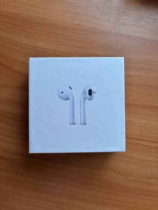 Коробка від AirPods